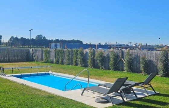 Casa con piscina, Barrio La Juana
