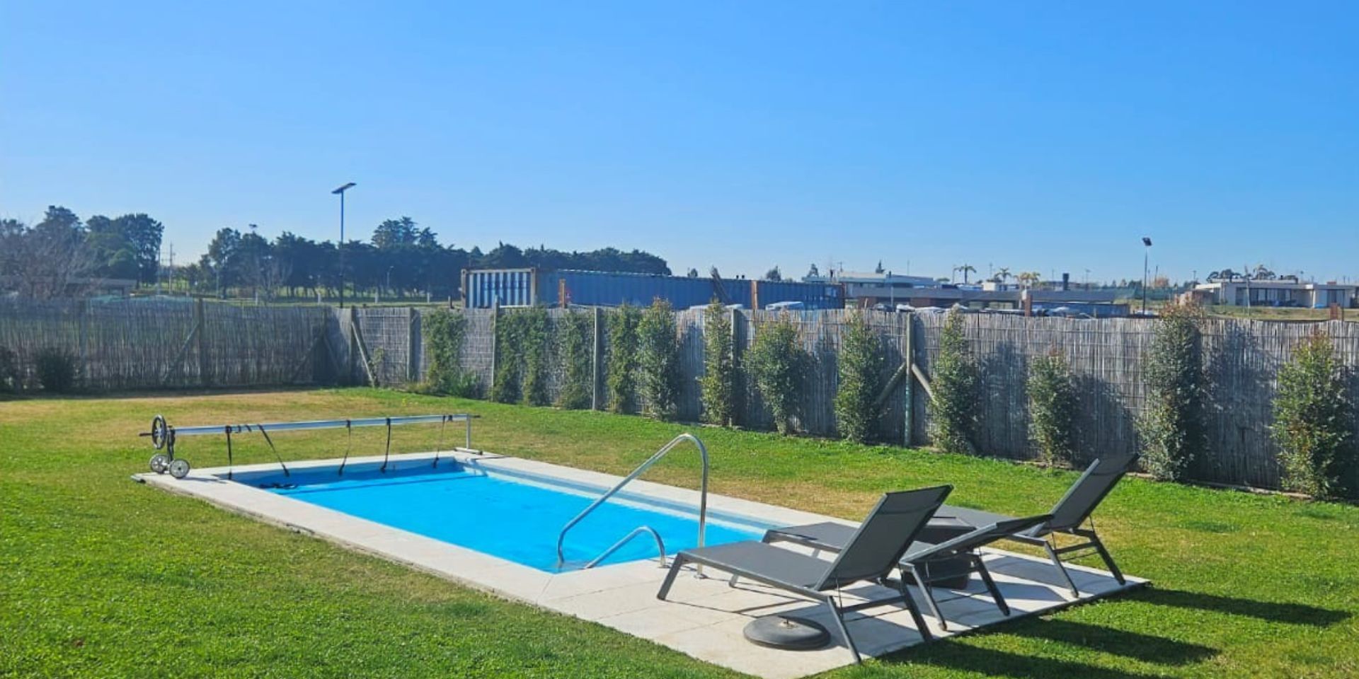 Casa con piscina, Barrio La Juana