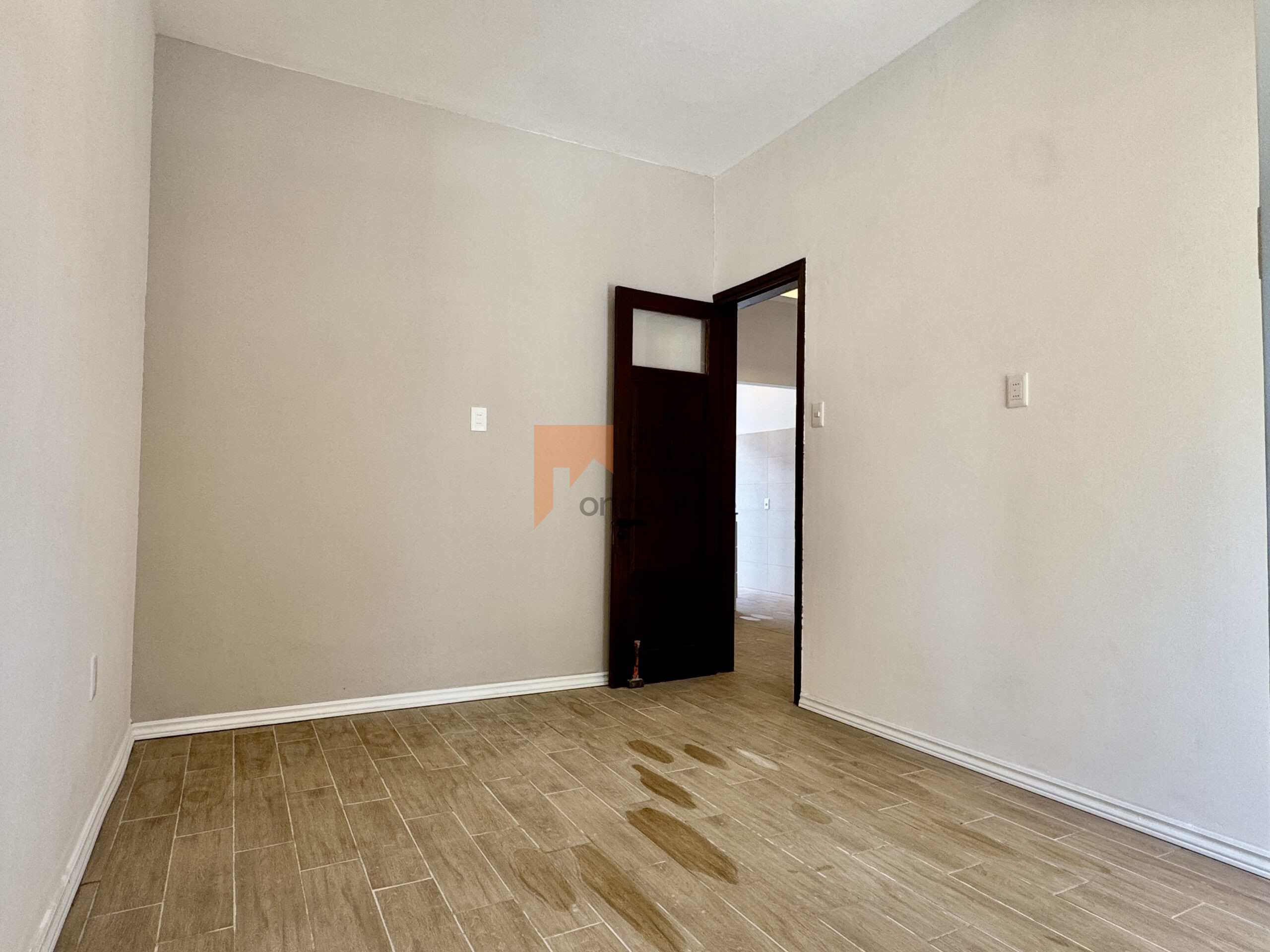 2 dormitorios, patio, a nuevo