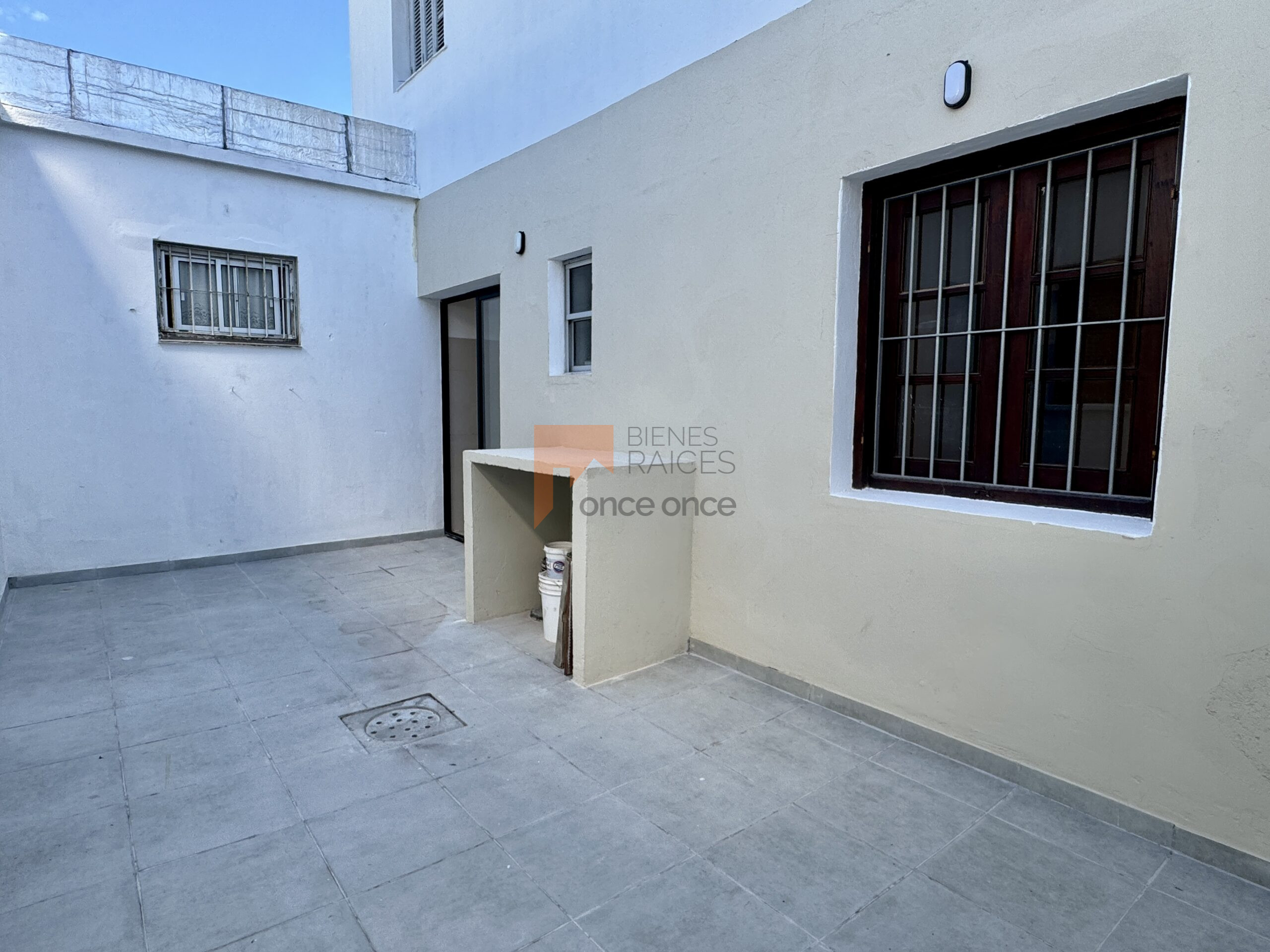 2 dormitorios, patio, a nuevo