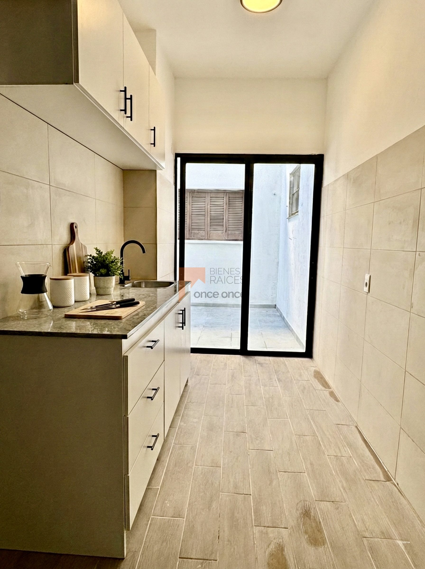 2 dormitorios, patio, a nuevo