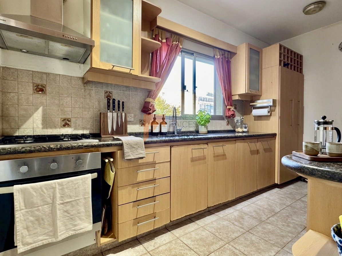 Casa En Pocitos, 5 Dormitorios