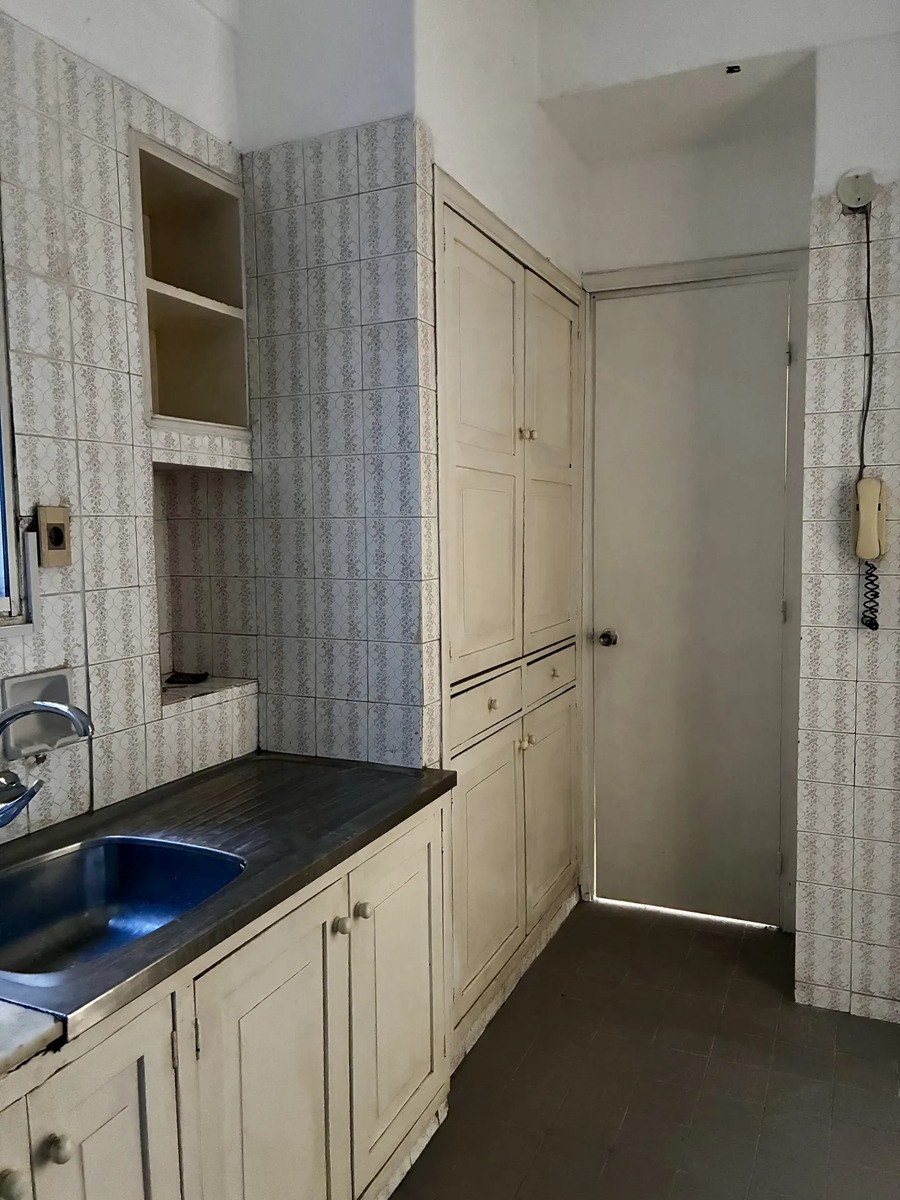 Apartamento De 2 Dormitorios, Terraza, Cordón.