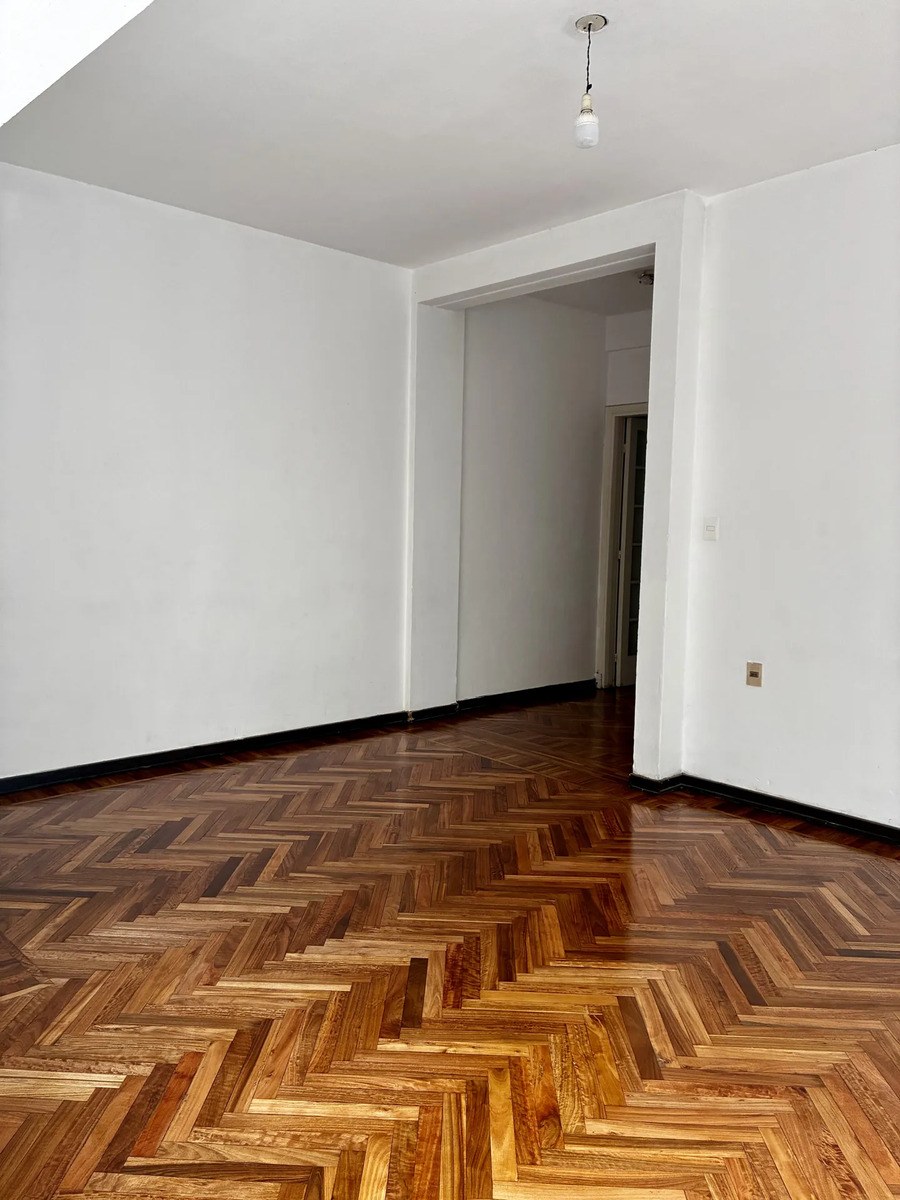 Apartamento De 2 Dormitorios, Terraza, Cordón.