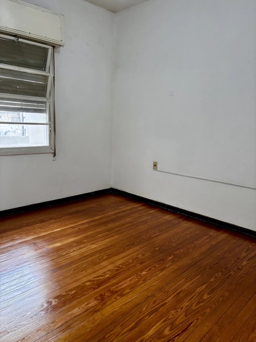 Apartamento De 2 Dormitorios, Terraza, Cordón.