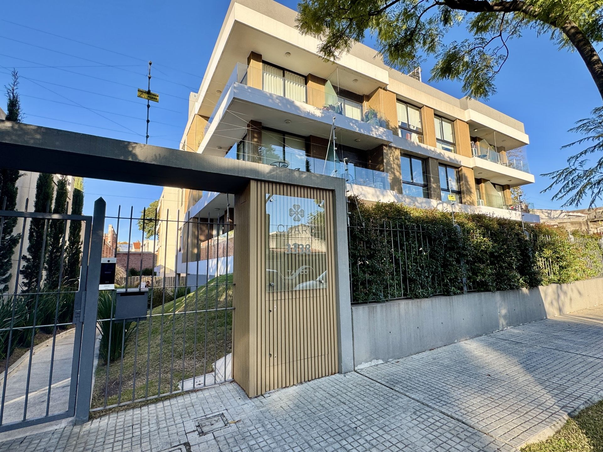 Apartamento Duplex 2 Dormitorios – Fondo – Garaje – Con Renta