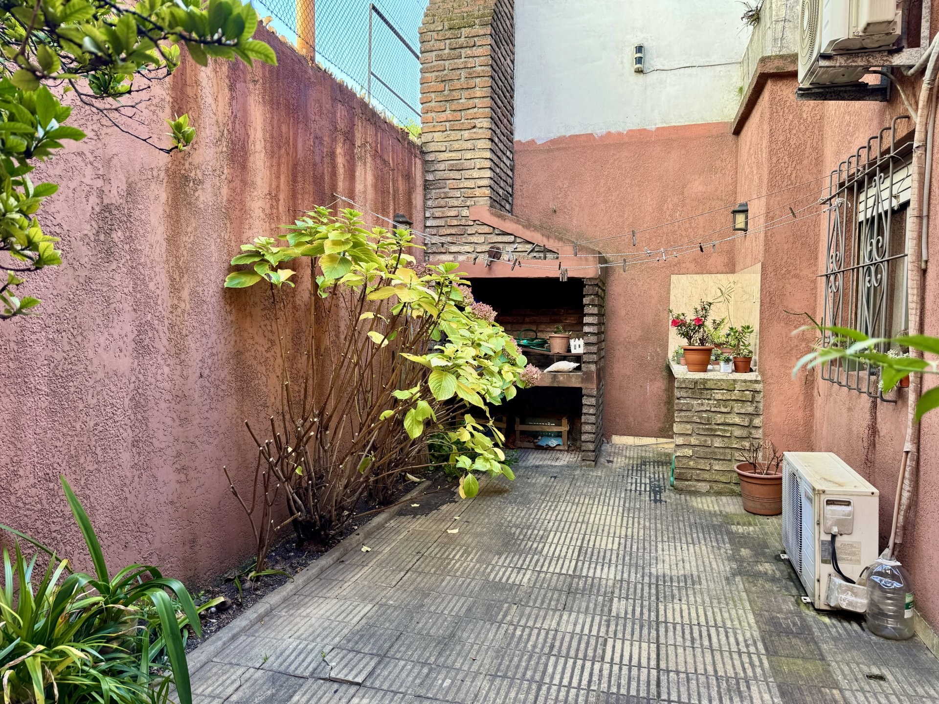 Casa en Venta – 4 Dormitorios – Patio y Garaje – Jacinto Vera