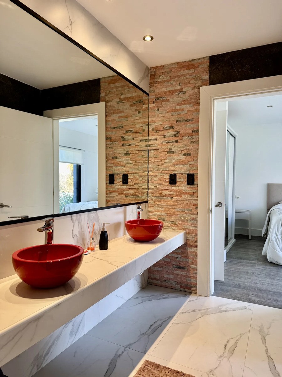 Casa En Alquiler – Viñedos De La Tahona – 4 Dormitorios. Gastos Comunes Incluidos!