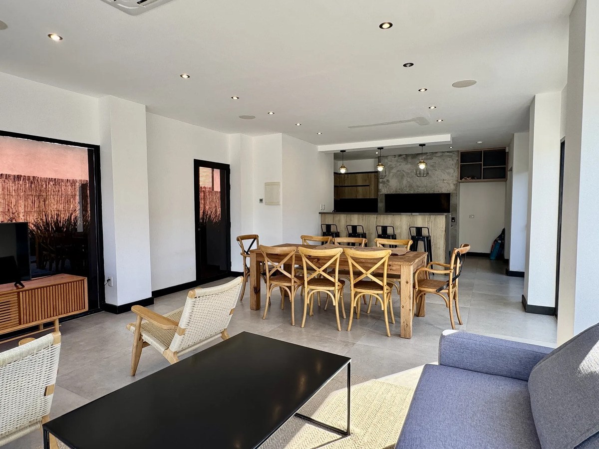 Casa En Alquiler – Viñedos De La Tahona – 4 Dormitorios. Gastos Comunes Incluidos!