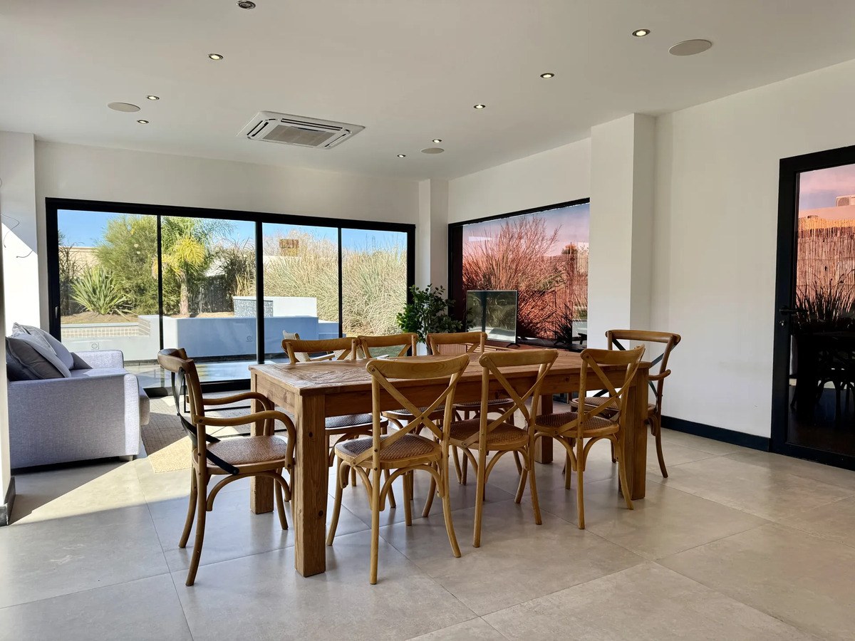 Casa En Alquiler – Viñedos De La Tahona – 4 Dormitorios. Gastos Comunes Incluidos!