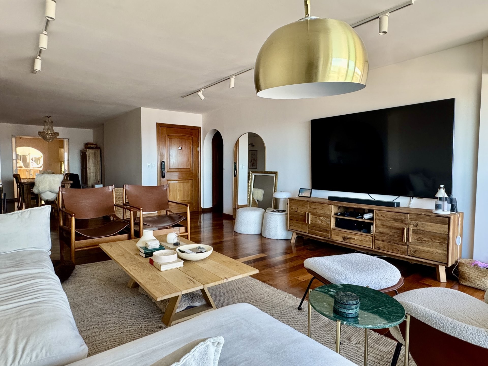 Exclusiva Planta en Rambla de Pocitos – 4 Dormitorios + Servicio – Parrillero – Vista Al Mar