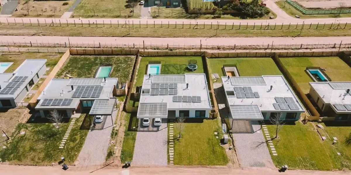 Casa 3 Dormitorios – Piscina – Losa Radiante – A Estrenar – Entrega En 8 Meses – Barrio La Juana
